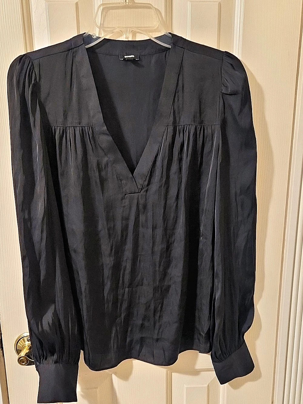 Express Skimming V-Neck Long Sleeve Pleated Shoulder Top Pleated Shoulder Top